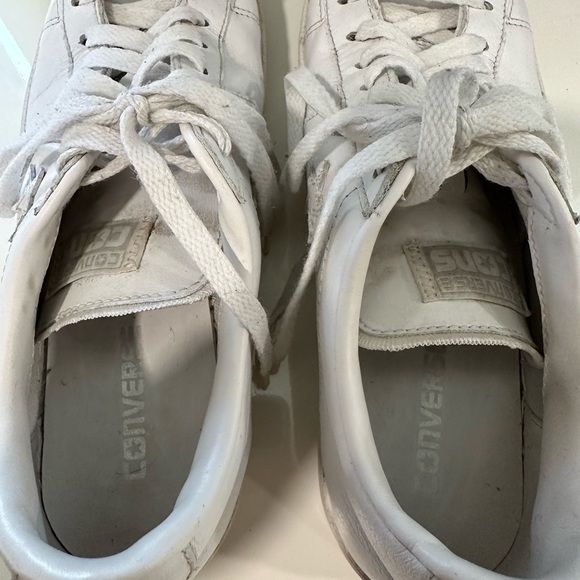 Men’s white converse sneakers. Size 10   Pre owned - Picture 2 of 12